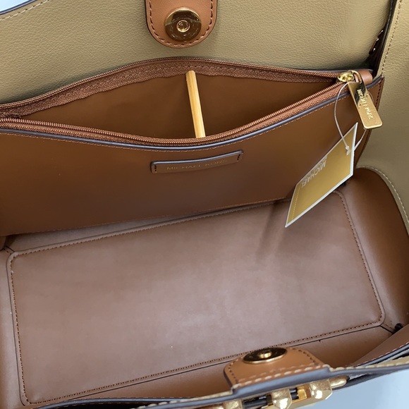 MICHAEL KORS
Reed Large Leather Belted Satchel
Shoulder Handbag Luggage color - Picture 12 of 15